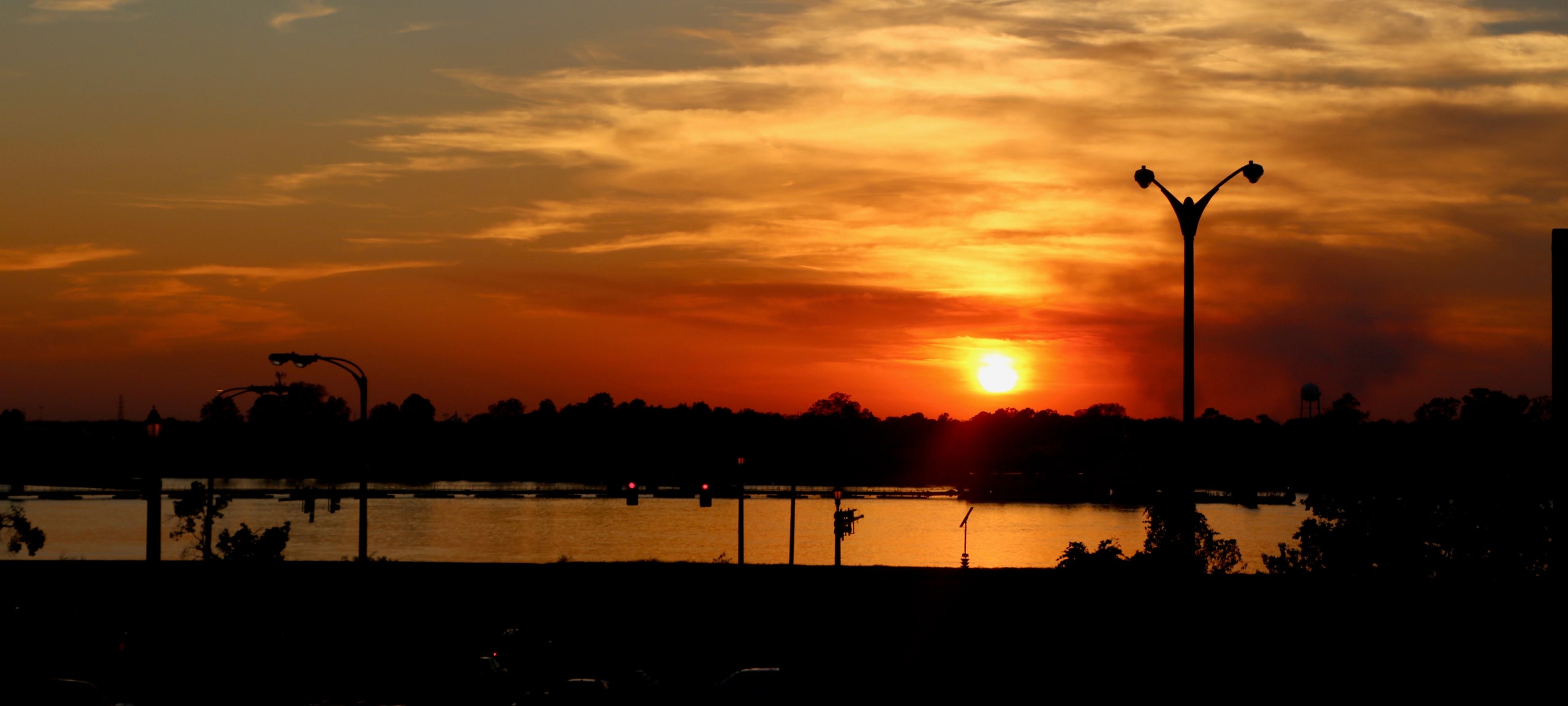 Sunset over Mississippi River near South Baton Rouge, Louisiana